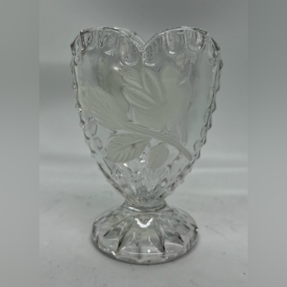 Anna Hutte Bleikristall Heart Shaped Vase 24% Lead Crystal Frosted Rose 5"